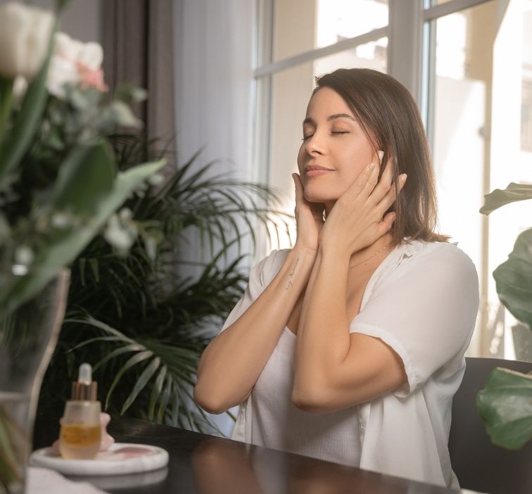 Andrea Lopea coach et masseuse en yoga du visage à Paris